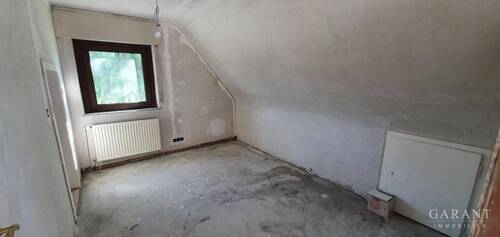 linke Seite Schlafzimmer im DG - 