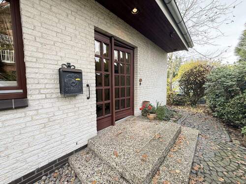Hauseingang - 4 Zimmer Einfamilienhaus in Norderstedt
