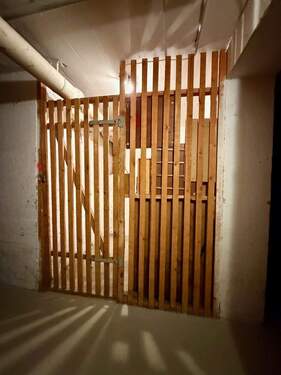 Keller mit Licht und Strom - 