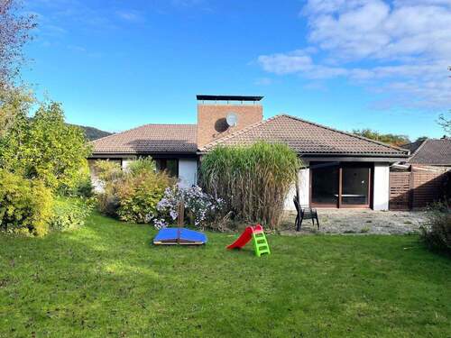 Garten Hausansicht - Exklusives Wohnen in Bestlage - Großzügiges Einfamilienhaus mit Traumgrundstück und Taunusblick