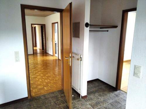 Eingang Garderobe Gästezimmer - Einfamilienhaus mit 228,00 m&sup2; in Wiesbaden zum Kaufen