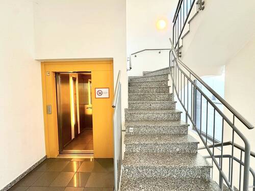 Treppenhaus - 3 Zimmer Etagenwohnung zum Kaufen in Velbert