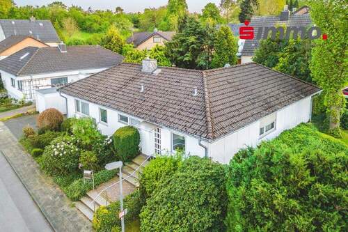 Titelbild - Sanierungsbedürftiger Fertighausbungalow mit großem Grundstück