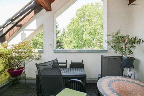 Loggia - Blick ins Grüne - mit 10 m² Loggia!