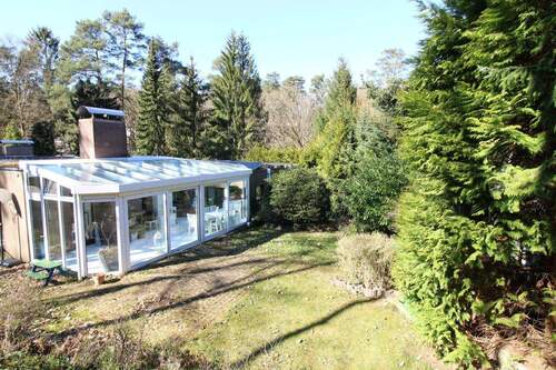 Gartenansicht - Zuhause ankommen: Stilvolle DHH mit Garten, Kamin und sonnigem Wintergarten