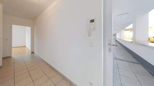 Diele mit Eingang - Etagenwohnung mit 90,00 m&sup2; in Leverkusen zum Kaufen