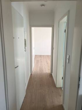 Flur - Etagenwohnung mit 56,00 m&sup2; in Düsseldorf zur Miete