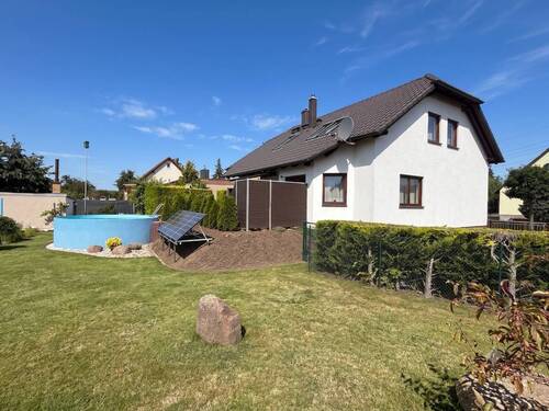 Objektrückseite und Gartenansicht - Einfamilienhaus mit 188,00 m&sup2; in Muldestausee zum Kaufen