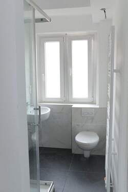 Bad 1 - 3 Zimmer Etagenwohnung in Kassel