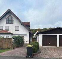 Gepflegtes Zweifamilienhaus zuzüglich Einliegerwohnung in idyllischer Lage - Hofbieber Langenbieber