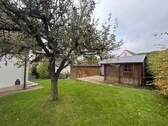 Garten mit Gartenhäuschen - 