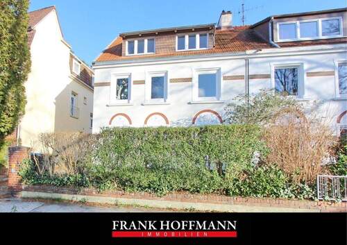 V10555 Titelbild - Vermietetes & charmantes 3-Parteien-Haus in Hamburg-Fuhlsbüttel