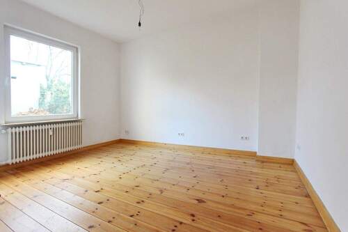 Schlafzimmer II (2) EG - 