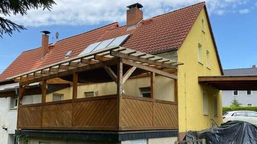 Rückansicht mit Balkon - 8 Zimmer Einfamilienhaus in Großhennersdorf