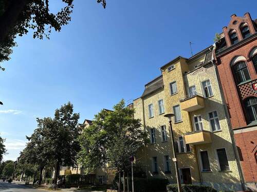 Ansicht Vorderhaus - Mehrfamilienhaus, Wohnhaus zum Kaufen in Berlin