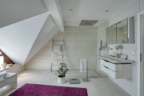 Bad mit bodengleicher Dusche - 