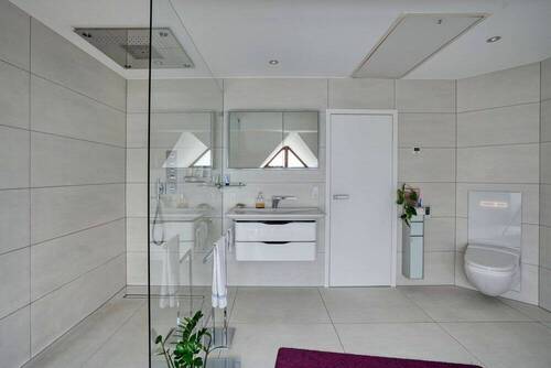 Bad mit bodengleicher Dusche - 