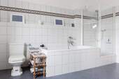 Wanne und Dusche - 