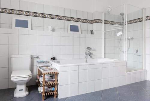 Wanne und Dusche - 
