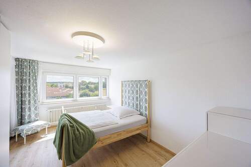 Schlafzimmer - 3 Zimmer Etagenwohnung zum Kaufen in Fellbach