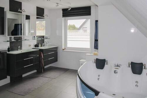 Badezimmer_2_OG_Sicht_1 - Einfamilienhaus in Braunschweig zum Kaufen