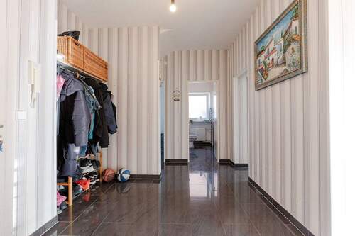 Flur - Erdgeschoss - 1 Zimmer Mehrfamilienhaus, Wohnhaus in Frankfurt am Main