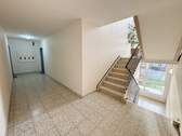 Hausflur - Etagenwohnung mit 75,30 m&sup2; in Leverkusen zum Kaufen