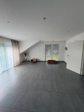 20260414_WE04_DG_Nober+Goncalves_Bild4_Wohnzimmer.jpeg - Schöne 2-Zimmer-Mietwohnung mit Einbauküche in Nittel (54453) – Grenznah zu Luxemburg