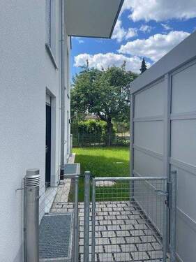 Schiller A2 außen Eingang Garten u. Gartenhaus.jpg - 