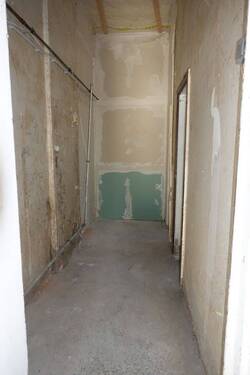 Zugang WC - Halle in Magdeburg zur Miete