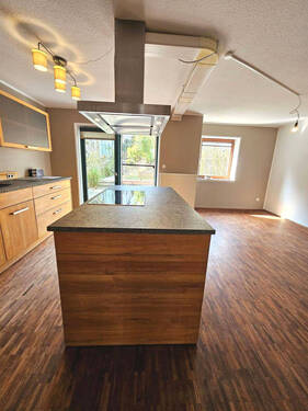 Kochinsel mit Blick in den Garten - 