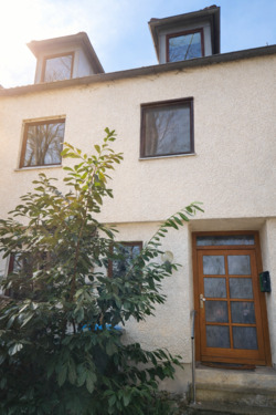 Aussenansicht Hauseingang.png - Willkommen Zuhause – Ankommen, wohlfühlen, leben in Dorfen!