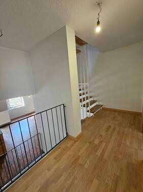 Blick vom Badezimmer ins Treppenhaus - 