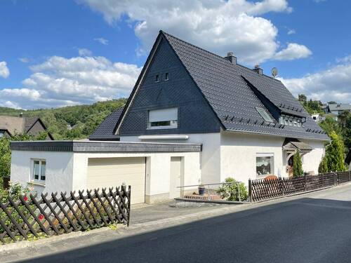 Bild 2 - 8 Zimmer Einfamilienhaus zum Kaufen in Herborn / Seelbach