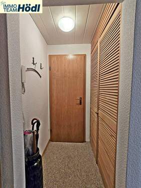 2.Flur vor dem WC - 3 Zimmer Etagenwohnung in Pfullingen