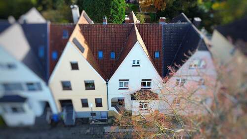 Luftaufnahme Front - Reihenmittelhaus mit 100,00 m&sup2; in Leverkusen zum Kaufen