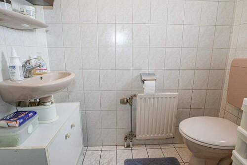 Gäste-WC - 5 Zimmer Reihenmittelhaus in Neuss / Weckhoven