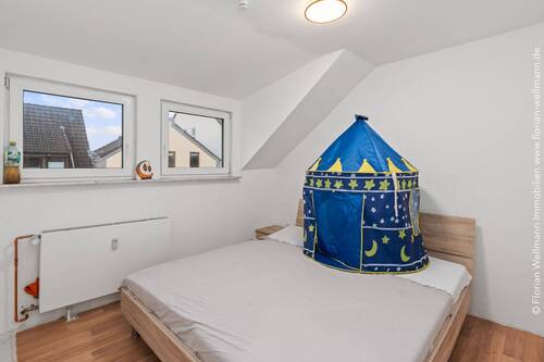 Zimmer 1 im Dachgeschoss (9,06m²) - 