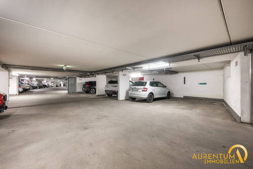 Tiefgaragenstellplatz - 