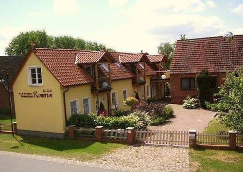 Apartmenthaus m.Einfamilienhau - 3 Reihenhäuser zur EigennutzungVermietung + zus. Einfamilienhaus