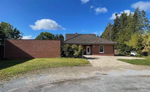 Straßenseite mit Bungalow - 8 Zimmer Einfamilienhaus zum Kaufen in Nordhorn