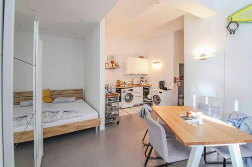 Küche und Schlafbereich linke Wohnung - 