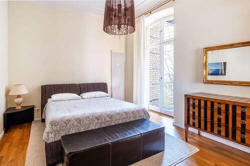 Schlafzimmer mit Balkon - 