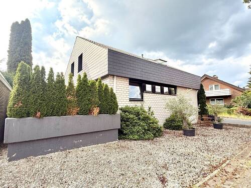 Außenansicht Straßenseite.JPG - 4 Zimmer Einfamilienhaus zum Kaufen in Paderborn