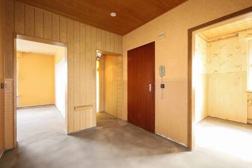 Diele - 3 Zimmer Etagenwohnung zum Kaufen in Langenfeld