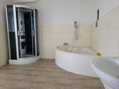 Badezimmer mit Dusche, Wanne - Ihre neue Traumwohnung mit Dusche, Wanne, Balkon