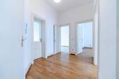 Bild 1 - Stilvolles Büro im Frankfurter Bahnhofsviertel - 4 Räume, Stuckdecken, Parkett, Balkon & Aufzug