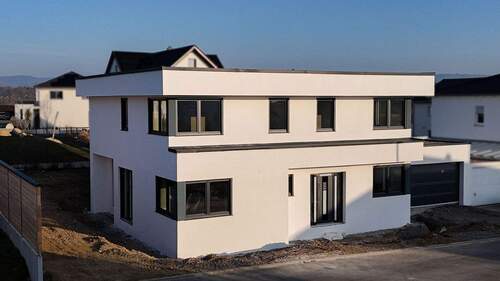 Frontansicht - Exklusiver Neubau - Platz für die ganze Familie!