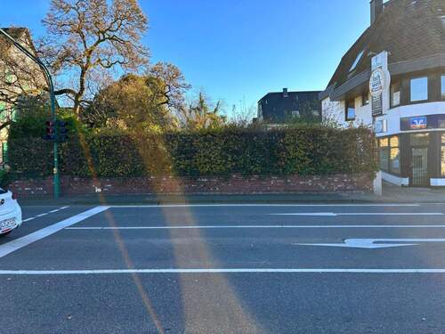 Frontansicht / Zufahrt - 