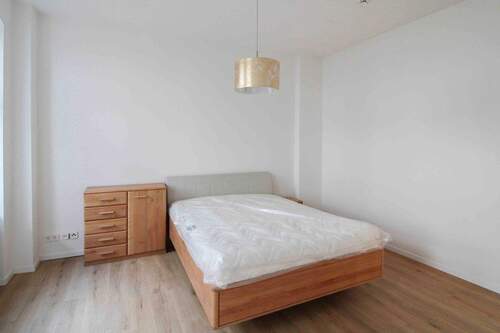 Schlaf-Wohnbereich - 1 Zimmer Einfamilienhaus in Berlin